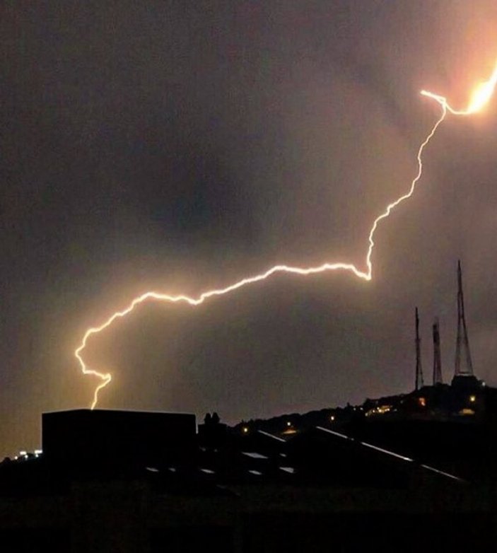 İstanbul'da fırtınalı gecenin görüntüleri