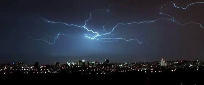 İstanbul'da fırtınalı gecenin görüntüleri