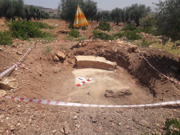 Kaçak kazı sonucu ortaya tarihi mozaik çıktı