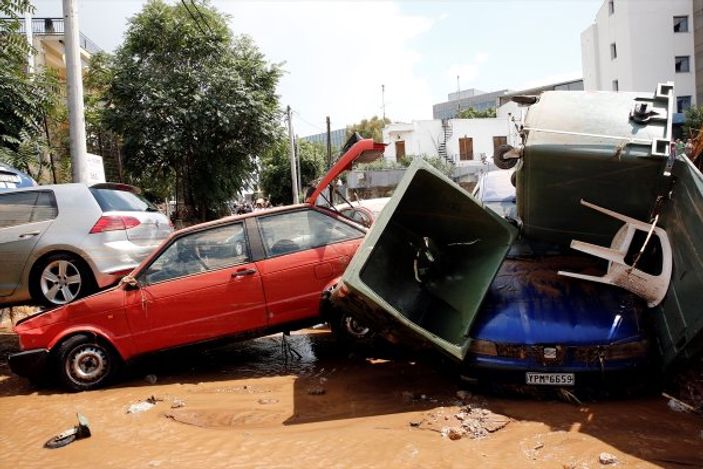 a Yunanistan şimdi de sel ile boğuşuyor
