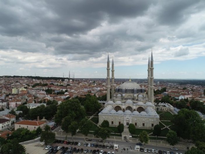 Osmanlı mimarisinin estetiği olan Selimiye Camii