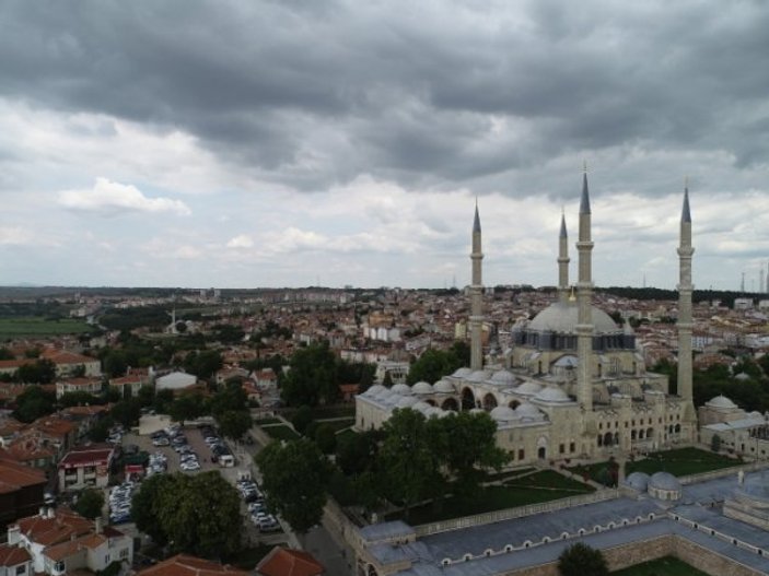 Osmanlı mimarisinin estetiği olan Selimiye Camii