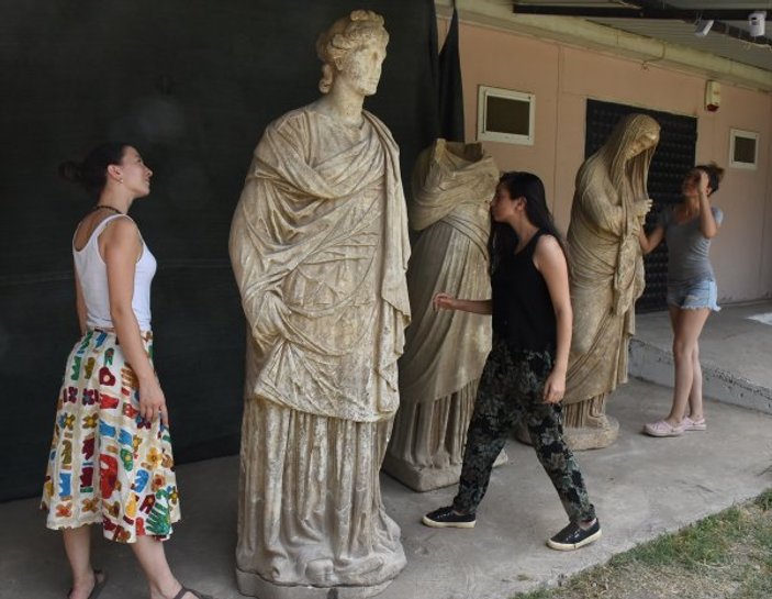 Aydın'da 2 bin yıllık 6 heykel bulundu