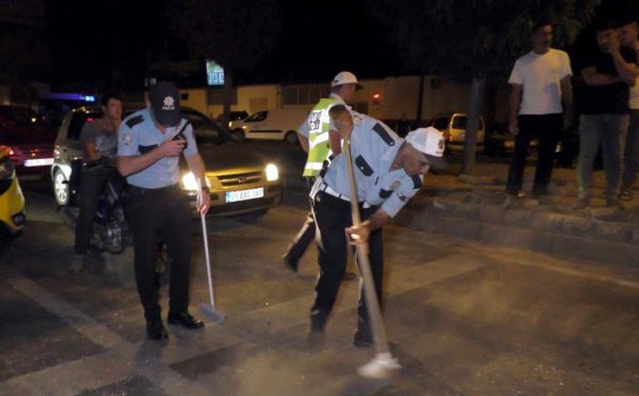 Aydın'da yol kapanınca temizliği polis ve vatandaş yaptı