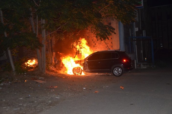Bursa'da park halindeki araçta yangın