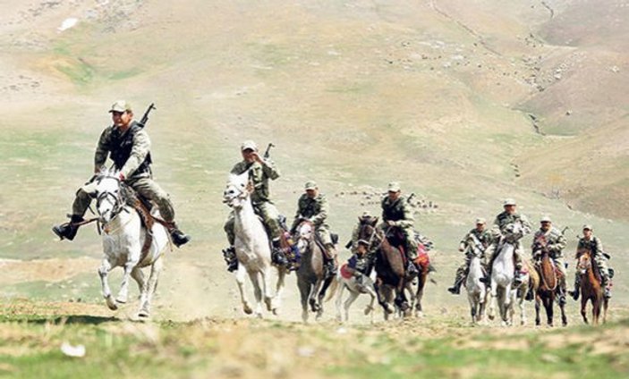 PKK'nın giremediği Kırgız köyünden TSK'ya 4 subay