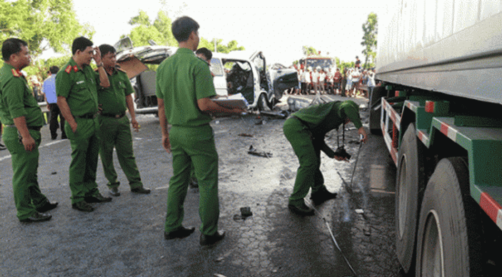 Vietnam'da korkunç kaza: 13 ölü