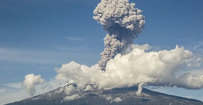 Meksika'da Popocatepetl Yanardağı patladı