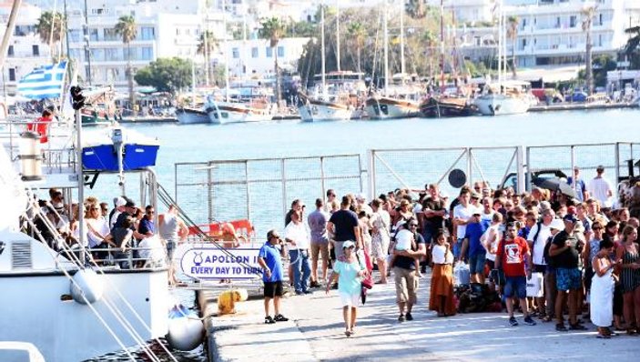 Yunanistan Kos Adası'na girmek isteyenler 2 saat bekledi