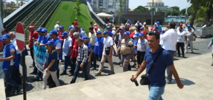 Aydın'da işçiler CHP'li belediyeyi protesto etti
