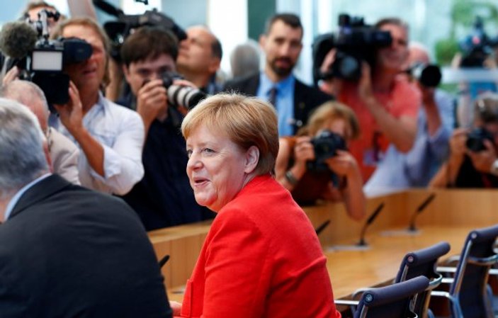 Almanya Merkel'i arıyor