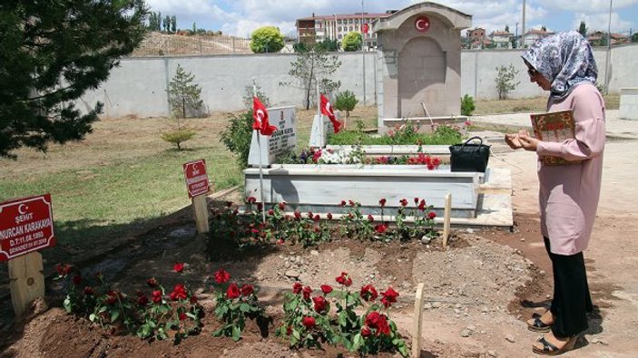 PKK'nın şehit ettiği anne ve bebeğinin mezarına ziyaretçi akını
