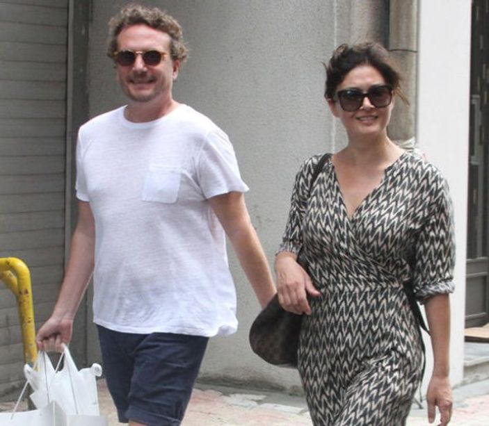 Nurgül Yeşilçay sevgilisiyle ev alışverişinde