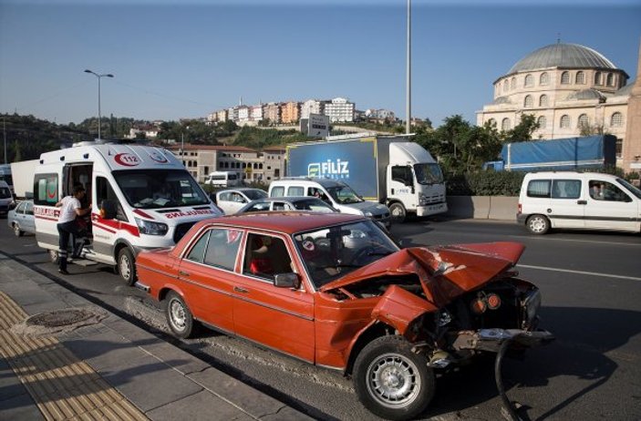 Ankara'da zincirleme kaza trafiği kilitledi