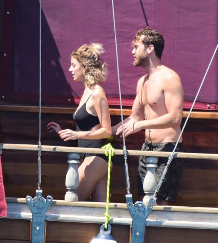 Aras Bulut İynemli sevgilisiyle tatilde