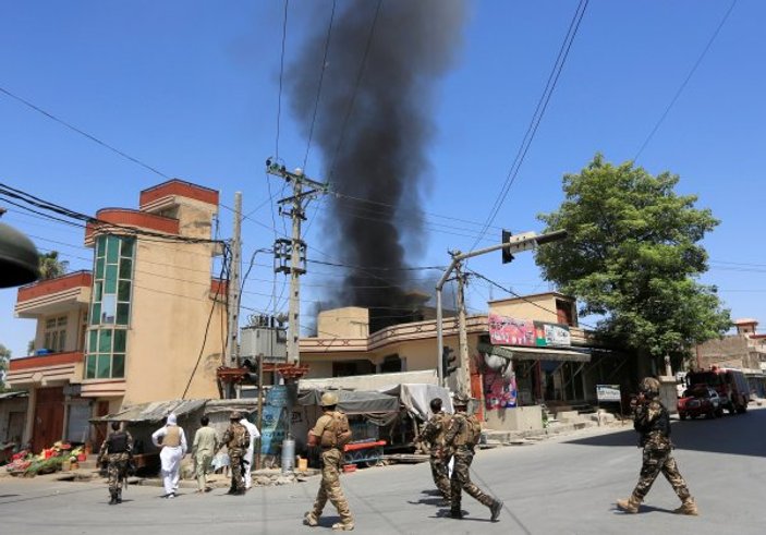 Afganistan’da camiye intihar saldırısı: En az 10 ölü