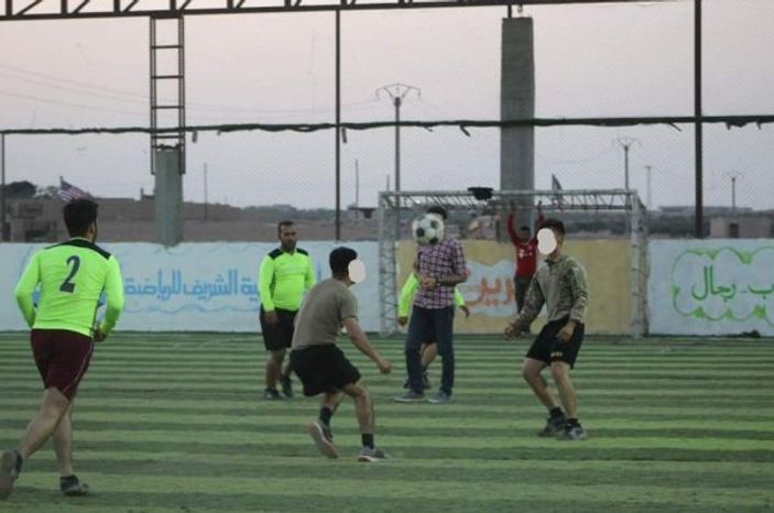 ABD Menbiç'te teröristlerle halı saha maçı yaptı