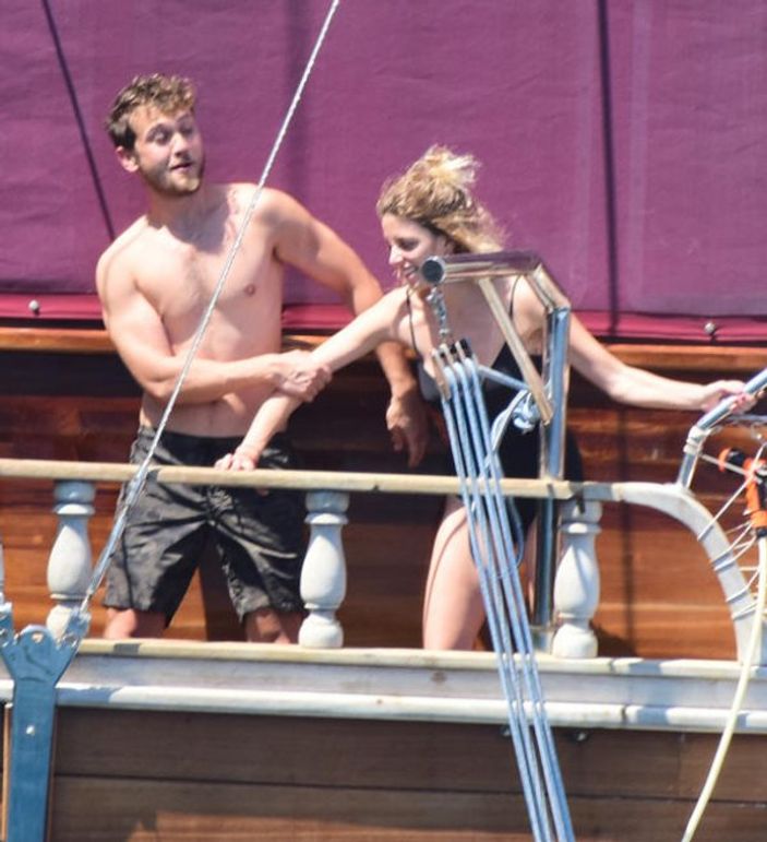 Aras Bulut İynemli sevgilisiyle tatilde