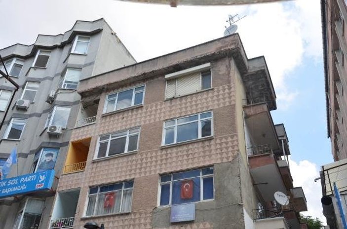 İstanbul’da 5 katlı binadan çöp ev çıktı