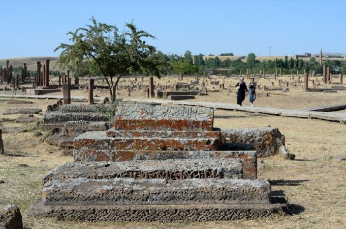Dünyanın en büyük Türk İslam mezarlığı: Ahlat Selçuklu