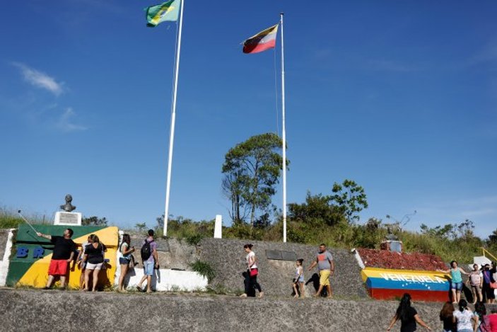 Brezilya sınırını Venezuelalı göçmenlere kapattı