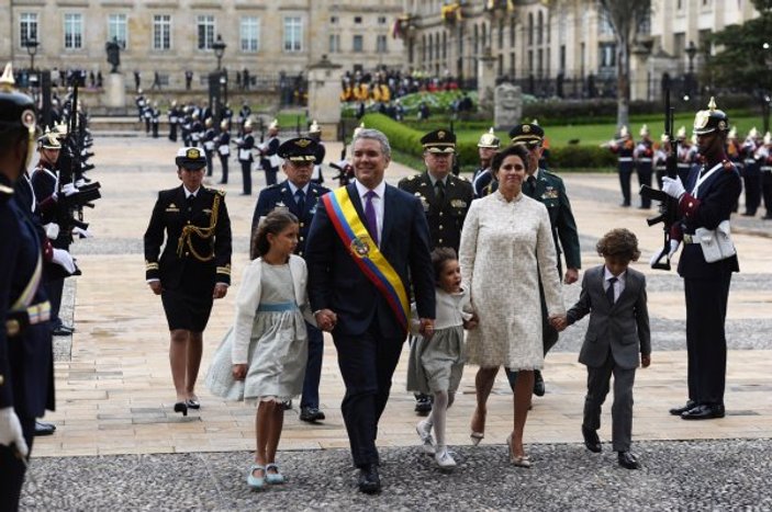 Kolombiya'nın yeni devlet başkanı Duque göreve başladı
