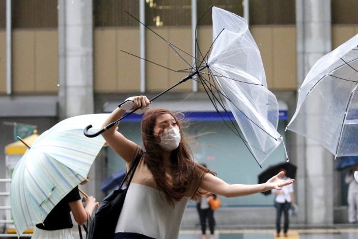 Sıcakların vurduğu Japonya'da şimdi de tayfun alarmı