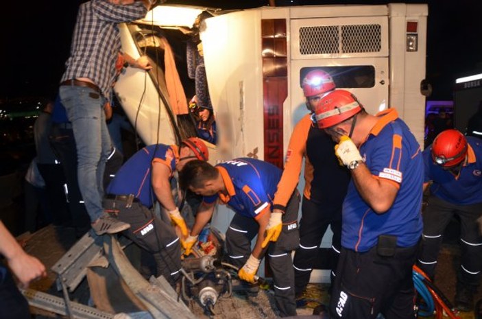 Bursa'da otobüs devrildi: 1 öğrenci öldü 27'si yaralı