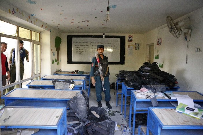 Afganistan’da okula bombalı saldırı: 48 ölü