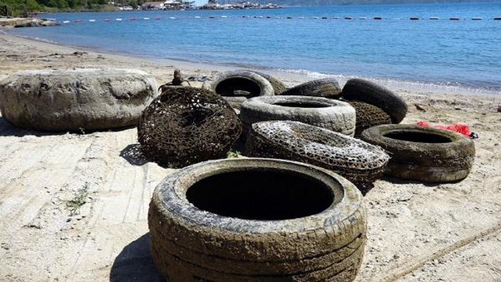 Marmaris'te denizden 3,5 ton çöp çıktı