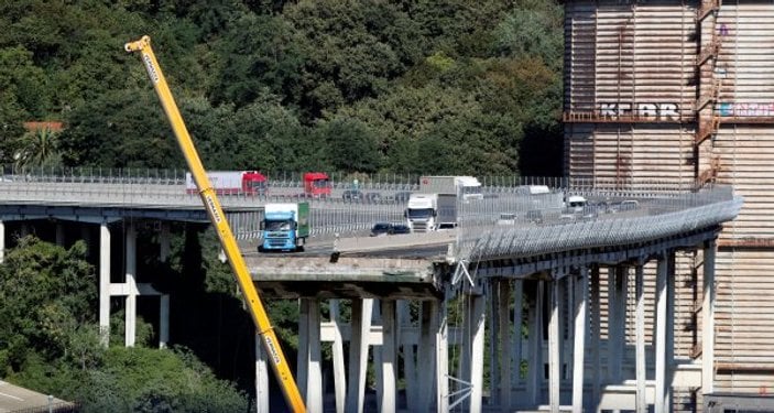 İtalya'da çöken köprüden son anda kurtulan sürücü konuştu