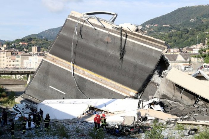İtalya'da çöken köprüden son anda kurtulan sürücü konuştu