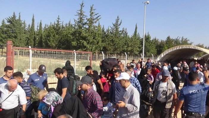 Suriyeliler son gün sınır kapısına akın etti