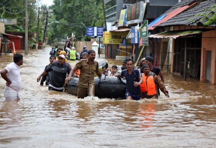 Hindistan'da sel felaketi: 350'den fazla ölü