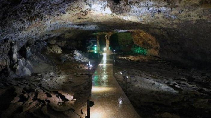 a İncesu Mağarası ziyaretçilerini büyülüyor