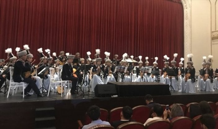 Kazak Halk Enstrümanları Orkestrası'ndan konser