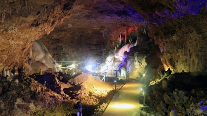 a İncesu Mağarası ziyaretçilerini büyülüyor