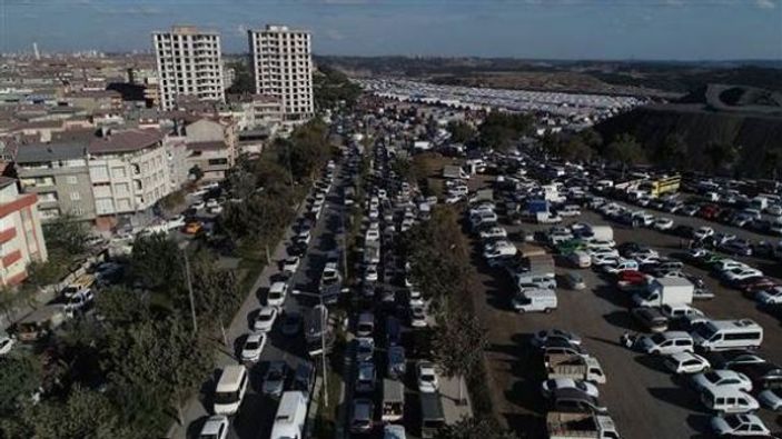 d Sultangazi'de kurban pazarında yoğunluk