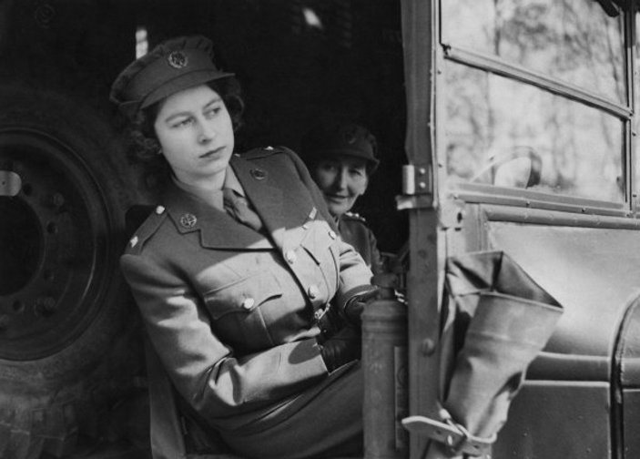 Kraliçe Elizabeth II. Dünya Savaşı'nda kamyon şoförüydü