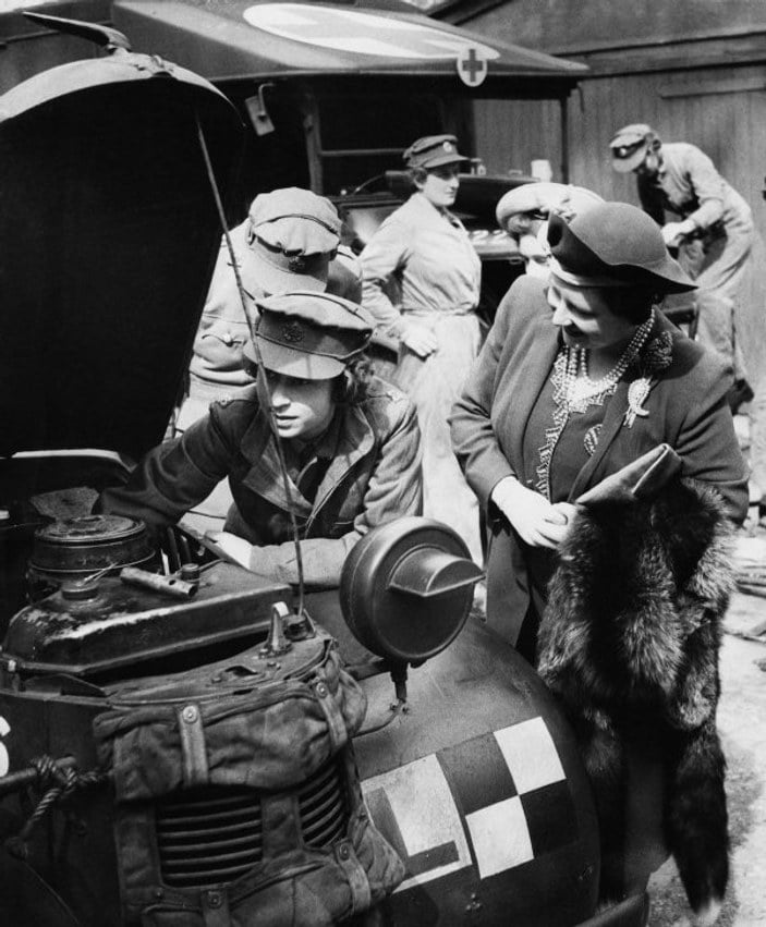 Kraliçe Elizabeth II. Dünya Savaşı'nda kamyon şoförüydü