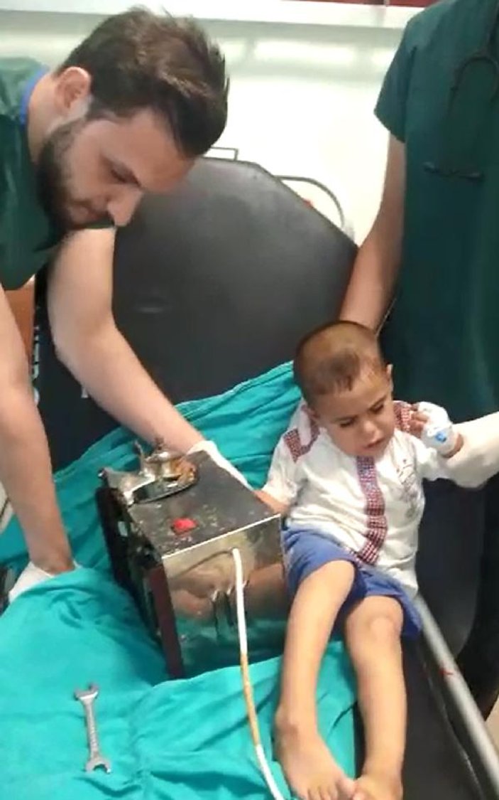 3 yaşındaki çocuk elini kıyma makinesine sıkıştırdı