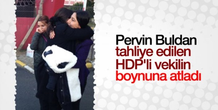 Eski HDP'li vekil Leyla Birlik Yunanistan'a kaçtı