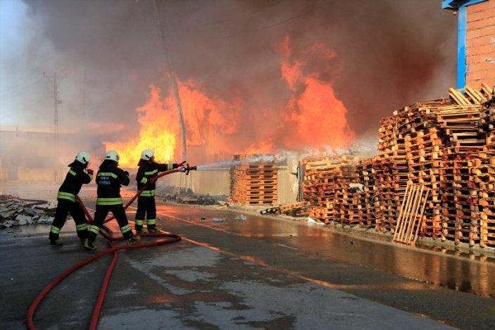 Konya'daki büyük yangın söndürüldü