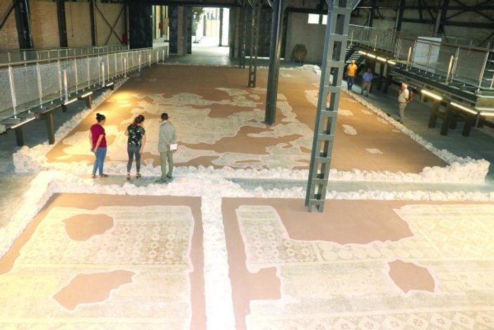 Yüzlerce yıllık mozaikler asırlık fabrikada