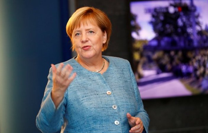 Merkel, Mesut Özil tartışmalarında geri vites yaptı