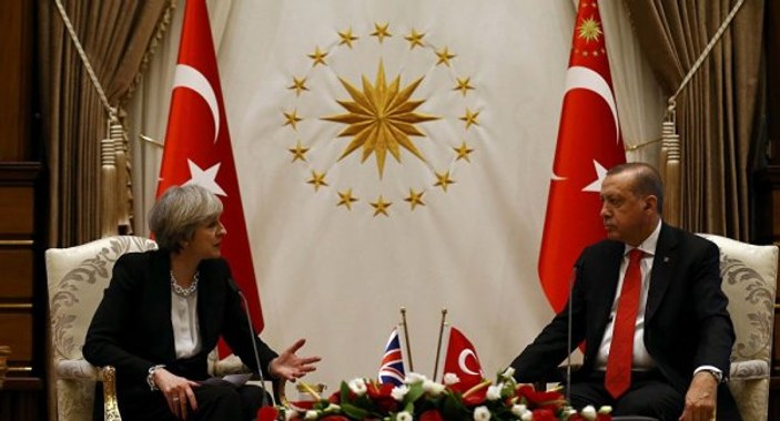 Erdoğan ile İngiltere Başbakanı telefonda görüştü
