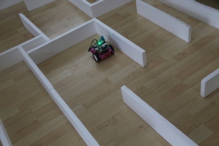 10 yaşındaki Mira robot geliştirdi