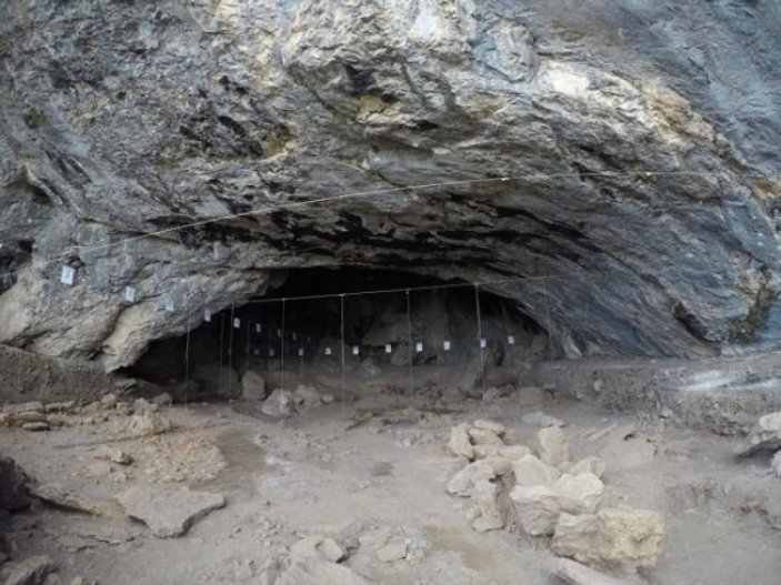 Direkli Mağarası'nda  taştan dilgi bulundu