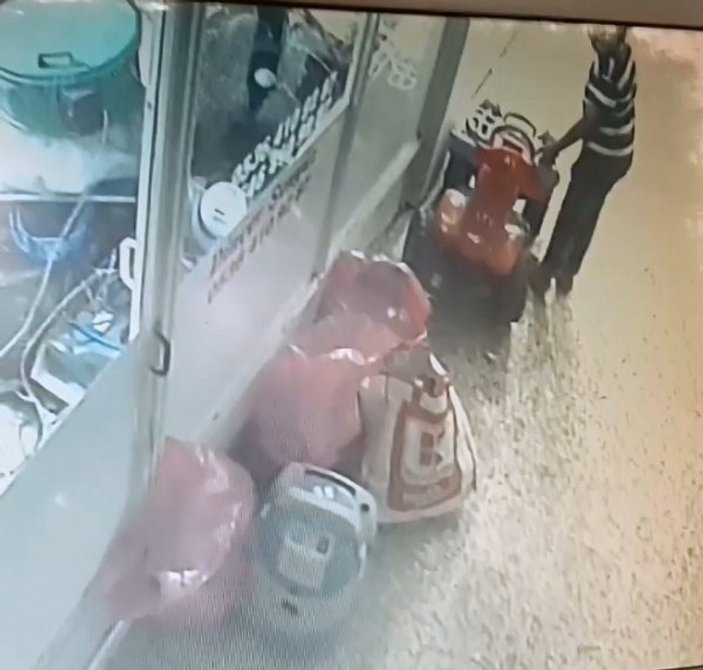 Sakarya'da akülü ATV dükkan önünden çalındı
