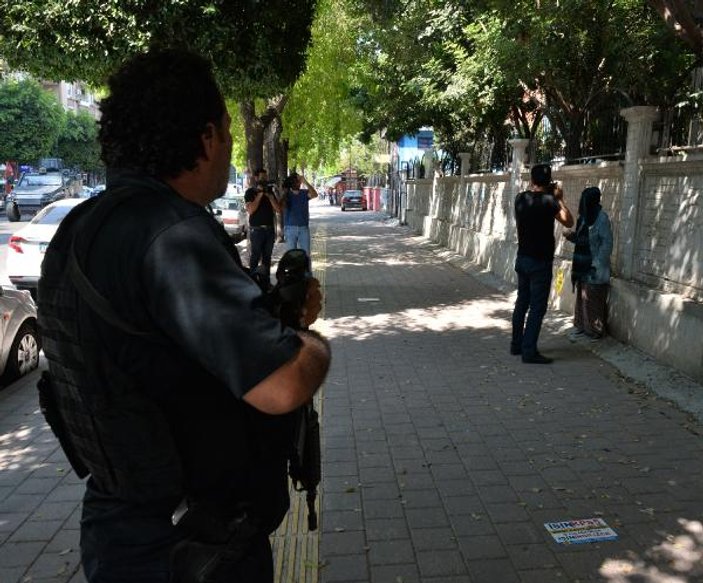 Adana'da yüzü kapalı kadın paniği